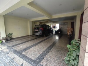 Parking in 3 BHK Builder Floor at Ardee City, Sector 52 – for Rent