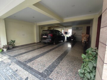 Parking in 3 BHK Builder Floor at Ardee City, Sector 52 – for Rent