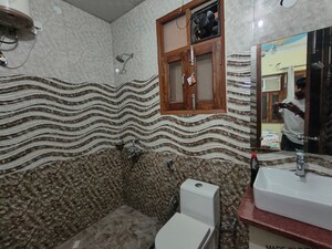 Bedroom in 3 BHK Builder Floor at Ardee City, Sector 52 – for Rent