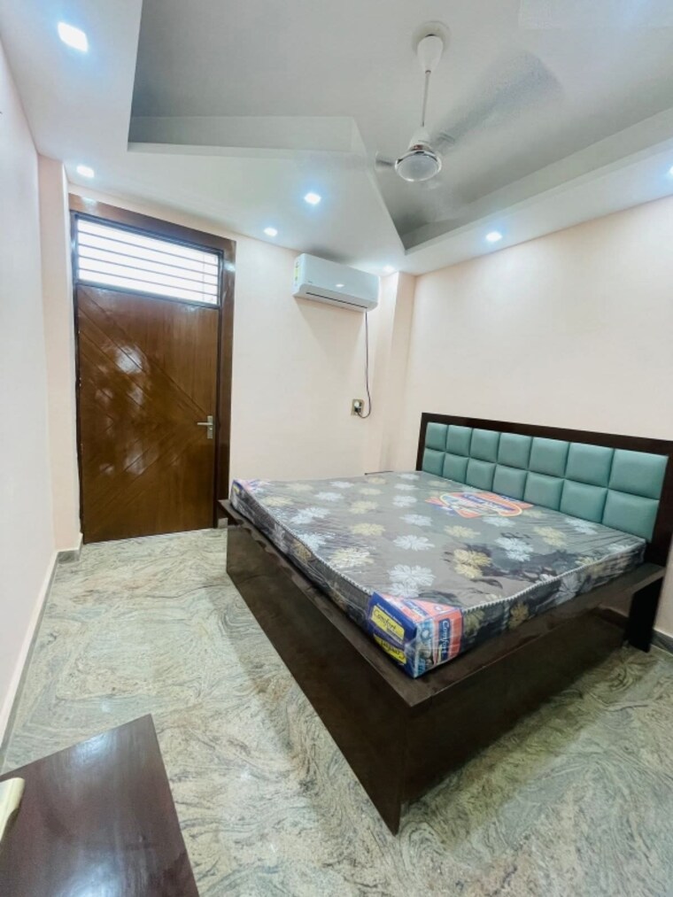 Bedroom, freedom fighters enclave 2 Bedroom 1100 Sq.Ft. Apartment In Freedom Fighters Enclave Delhi 9361004