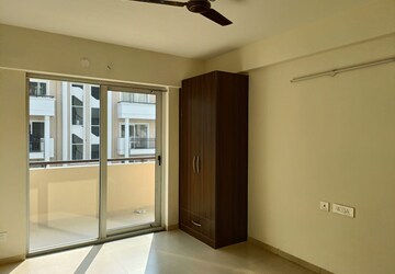 Room in 3 BHK Apartment at Sushma Valencia, International Airport Road – for Rent