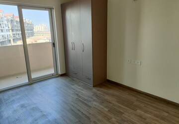 Room in 3 BHK Apartment at Sushma Valencia, International Airport Road – for Rent