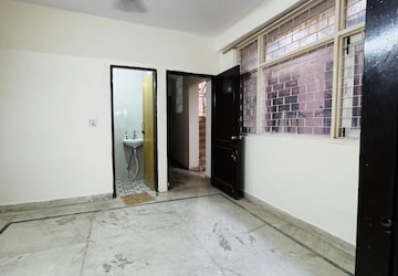 Room in 2 BHK Builder Floor at Saket – for Rent