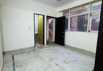 Room in 2 BHK Builder Floor at Saket – for Rent