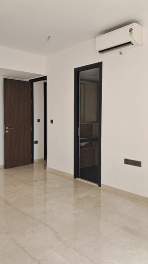 Room in 2 BHK Apartment at Dosti Eastern Bay, Wadala – for Rent