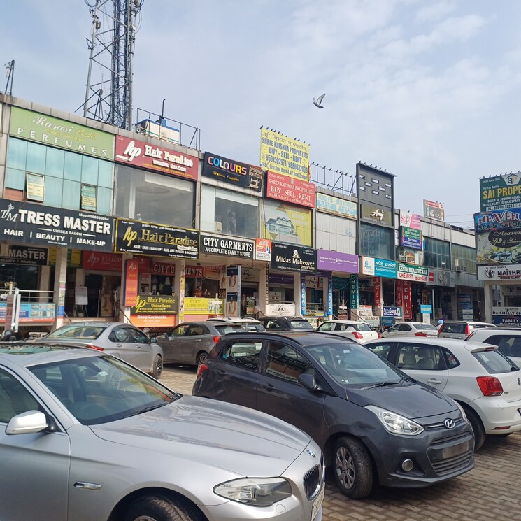Exterior View, vip road Commercial Showroom 900 Sq.Ft. In Vip Road Zirakpur 9361049