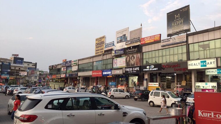 Exterior View, vip road Commercial Showroom 900 Sq.Ft. In Vip Road Zirakpur 9361049