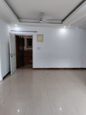 Room in 3 BHK Builder Floor at Banjarawala – for Rent
