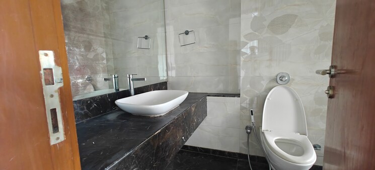 Bathroom, k-raheja-vistas 2 Bedroom 986 Sq.Ft. Apartment In Powai Mumbai 9361081