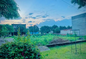 Plot – Garden View at Sector 27 Yamuna Expressway - for Sale