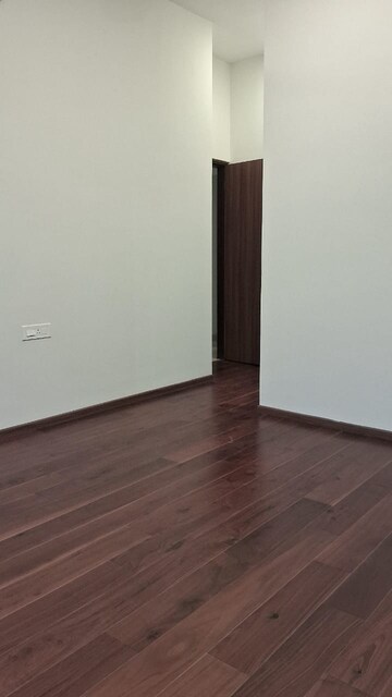 Room in 2 BHK Apartment at Piramal Mahalaxmi, Mahalaxmi – for Rent