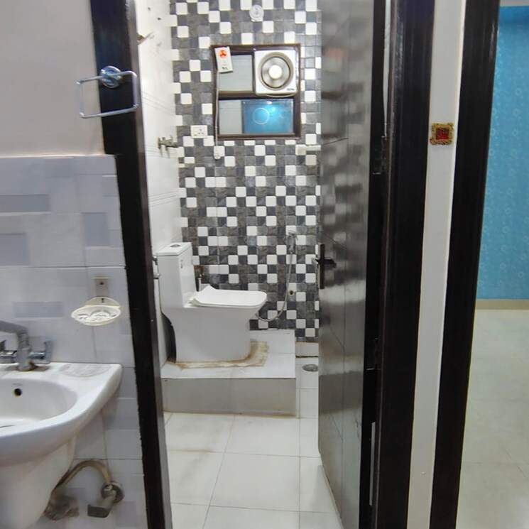Bathroom, rohini sector 24 2 Bedroom 750 Sq.Ft. Builder Floor In Rohini Sector 24 Delhi 9361220