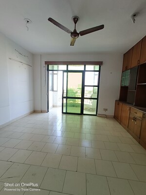 2 BHK Apartment For Rent in Maple Heights, Sector 43