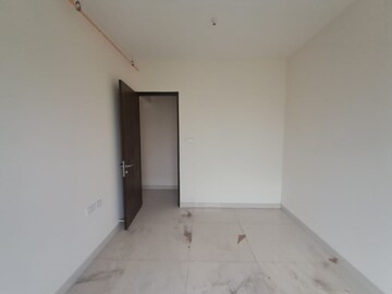 Room in 2 BHK Apartment at Sheth Avante, Kanjurmarg West – for Rent