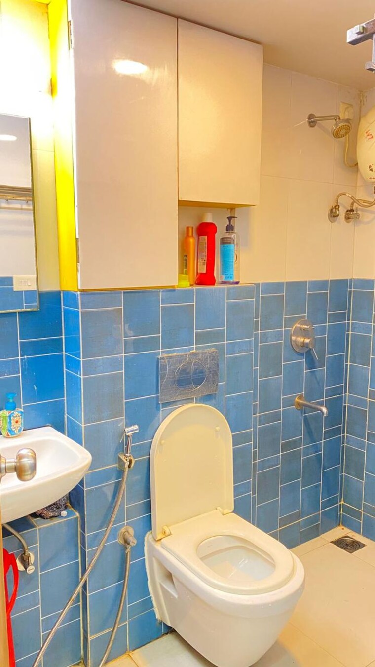 Bathroom, lodha-amara 2 Bedroom 672 Sq.Ft. Apartment In Kolshet Road Thane 9361310