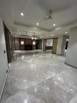 Room in 3 BHK Apartment at Emaar The Palm Drive-Palm Studios, Sector 66 – for Rent