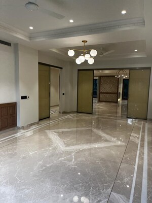 Room in 3 BHK Apartment at Emaar The Palm Drive-Palm Studios, Sector 66 – for Rent