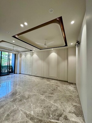 Room in 4 BHK Builder Floor at Anant Raj Ashok Estate, Sector 63a – for Sale