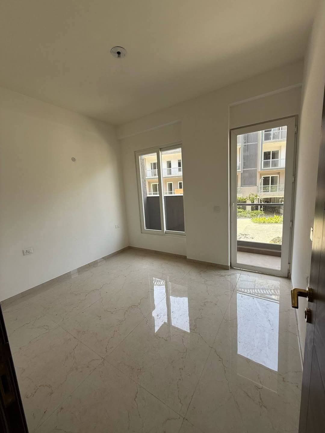 3 BHK + Extra Room Apartment For Sale in Smart World Orchard