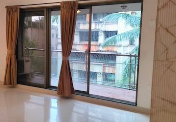 Room in 2.5 BHK Apartment at Juhu Trishul, Juhu – for Rent