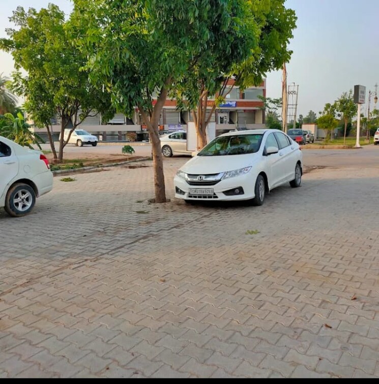  Parking, patiala road  125 Sq.Yd. Plot In Patiala Road Zirakpur 9361421