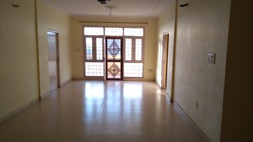 Room in 3 BHK Apartment at Faizabad Road – for Rent