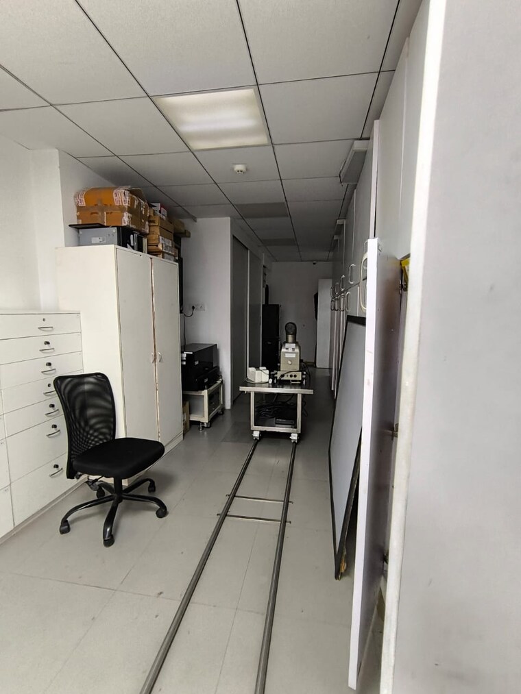 Team Area, satellite-silver Commercial Office Space 2300 Sq.Ft. In Andheri East Mumbai 9361539