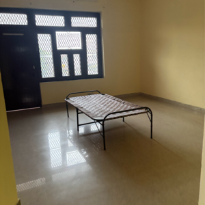 Room in 3 BHK Villa at Sector 9a – for Rent