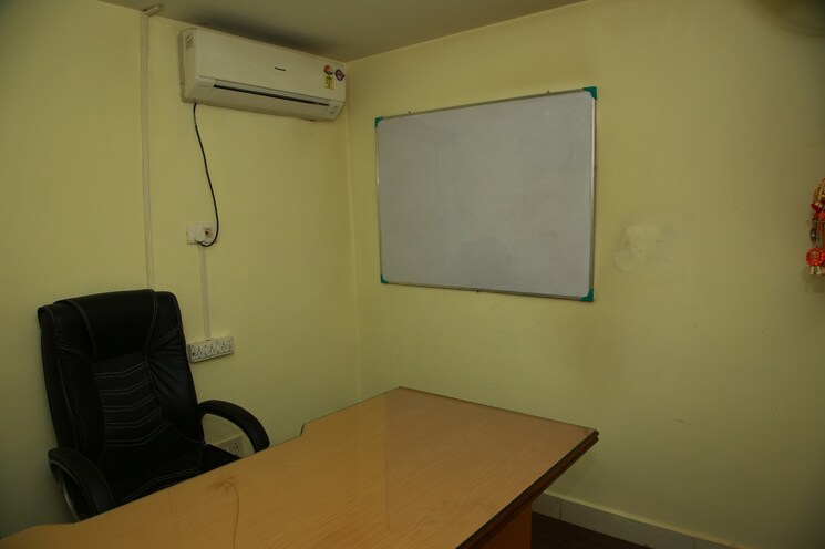 Room, park street Commercial Office Space 650 Sq.Ft. In Park Street Kolkata 9361613