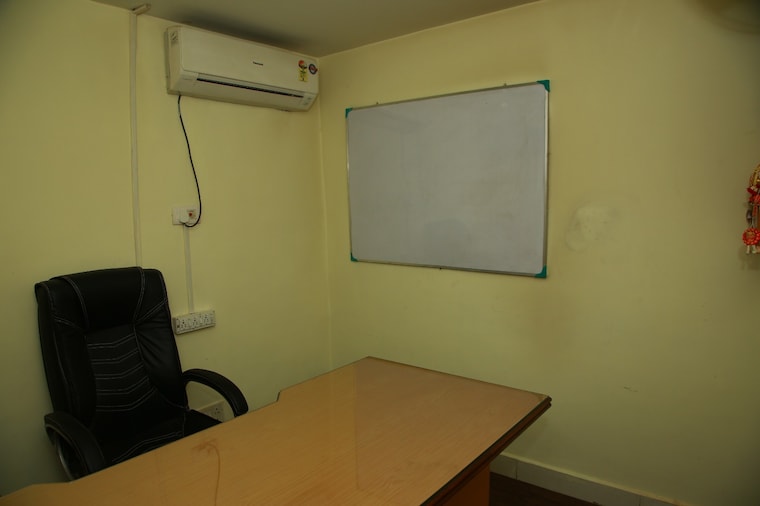 Room, park street Commercial Office Space 650 Sq.Ft. In Park Street Kolkata 9361613