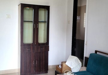 Room in 1.5 BHK Apartment at Mohan Mansion CHS, Chunabhatti – for Sale