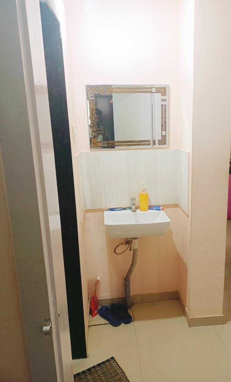 Bathroom, swastik-pride-homes 2 Bedroom 850 Sq.Ft. Apartment In Rahatani Pune 9361664