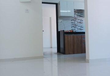 Room in 1 BHK Apartment at Riddhi Garden, Malad East – for Rent