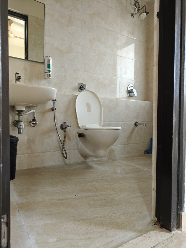 Bathroom, thane west 2 Bedroom 856 Sq.Ft. Apartment In Thane West Thane 9361735