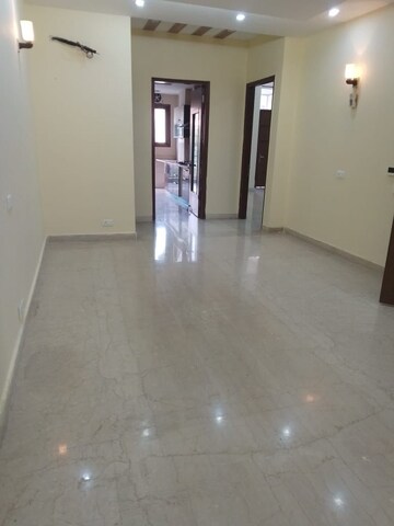 Room in 3 BHK Builder Floor at Ansal Sushant Lok I, Sector 43 – for Rent