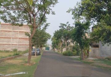 Plot – Garden View at Sector 27 Yamuna Expressway - for Sale
