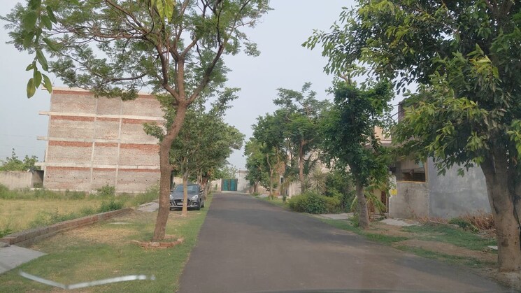 Garden, sector 27 yamuna expressway  250 Sq.Yd. Plot In Sector 27 Yamuna Expressway Greater Noida 9361762