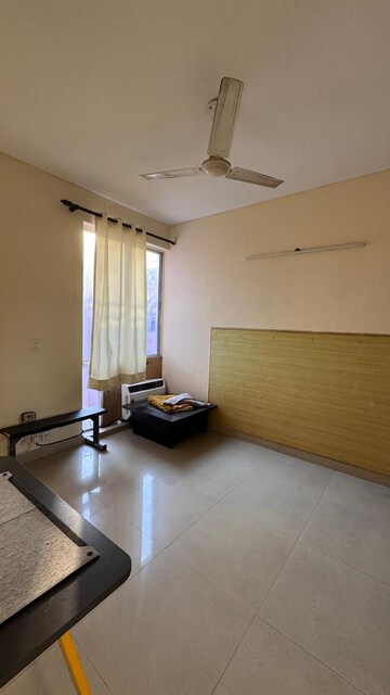 Room in 3 BHK Builder Floor at Ansal Sushant Lok I, Sector 43 – for Rent
