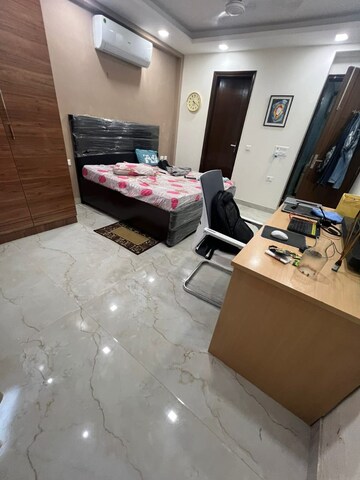 Team Area in 3 BHK Builder Floor at Apex Apartments, Sector 45 – for Rent