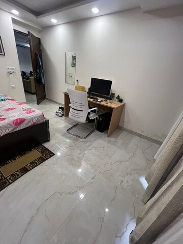 Team Area in 3 BHK Builder Floor at Apex Apartments, Sector 45 – for Rent