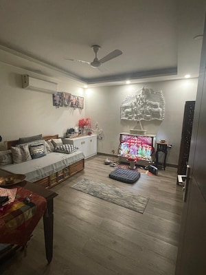 Parking in 3 BHK Builder Floor at Ansal Sushant Lok I, Sector 43 – for Rent