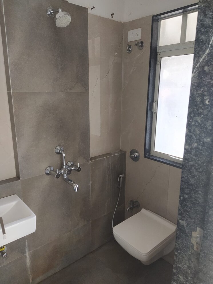 Bathroom, gauri-excellency 2 Bedroom 764 Sq.Ft. Apartment In Kandivali West Mumbai 9361834