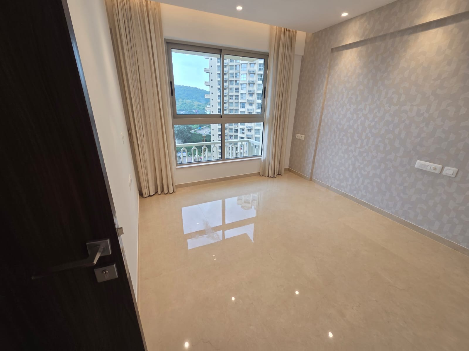 2 BHK Apartment For Rent in Hiranandani Highland