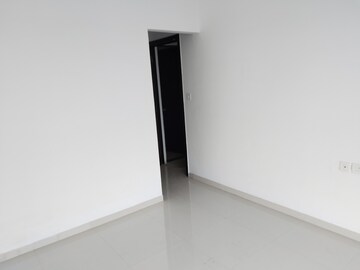 Room in 2 BHK Apartment at UK Iridium, Kandivali East – for Rent