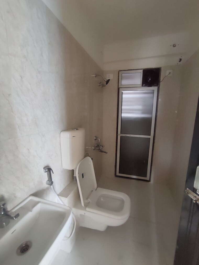 Bathroom, puraniks-tokyo-bay 1.5 Bedroom 520 Sq.Ft. Apartment In Kasarvadavali Thane 9361890
