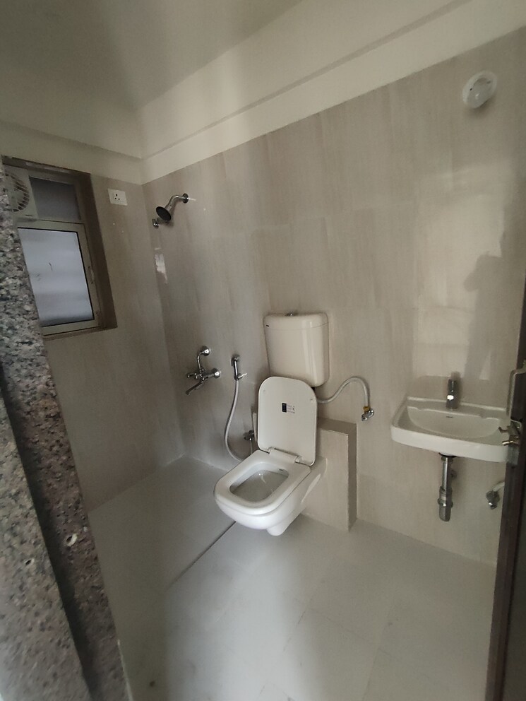Attached Bathroom, puraniks-tokyo-bay 1.5 Bedroom 520 Sq.Ft. Apartment In Kasarvadavali Thane 9361890