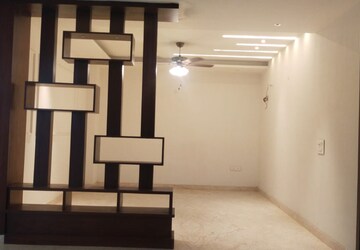 Room in 3 BHK Builder Floor at Sector 16 – for Rent