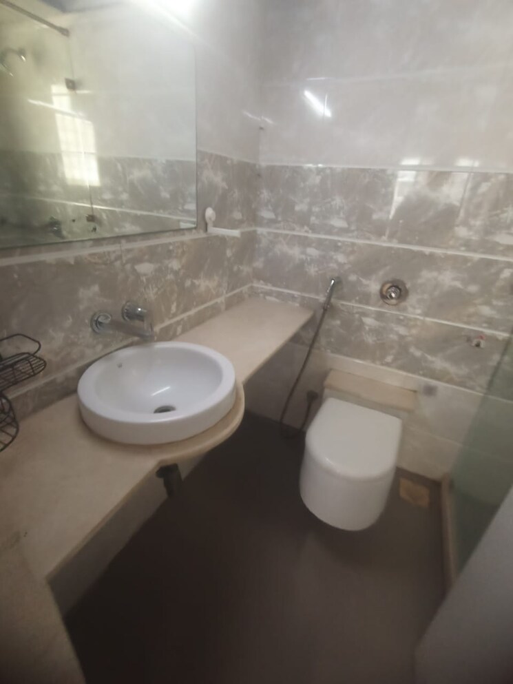Bathroom, uttam-townscapes 3 Bedroom 1500 Sq.Ft. Apartment In Yerawada Pune 9361943