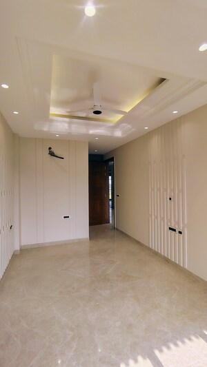 Room in 3 BHK Builder Floor at M3M Atrium, Sector 57 – for Rent