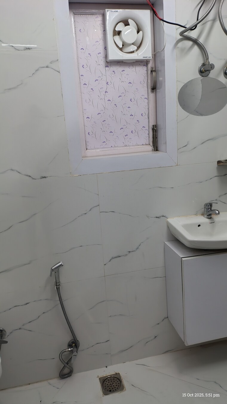 Bathroom, raheja-atlantis 1 RK 220 Sq.Ft. Apartment In Sector 31 Gurgaon 9361952